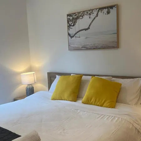 Lux Style Spacious 2 Bed 2 Bath Apt, Pool , Parking *