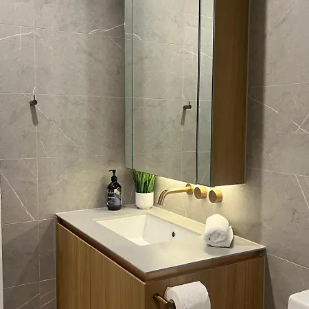 Lux Style Spacious 2 Bed 2 Bath Apt, Pool , Parking Brisbane