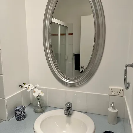 Nicole - Private & Bathroom - 6kms From Brisbane