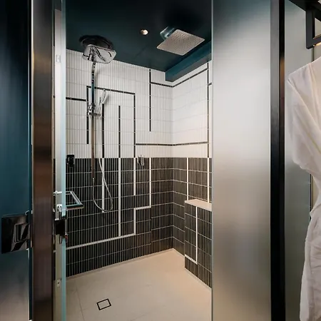 Hotel Indigo Centre By Ihg 5*