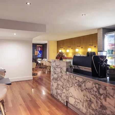 Mercure King George Square Hotel 4*