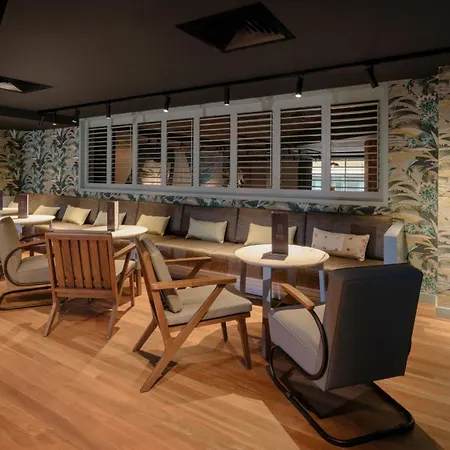 Hotel Indigo Centre By Ihg 5*