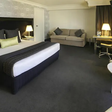 Pullman King George Square Hotel 5*