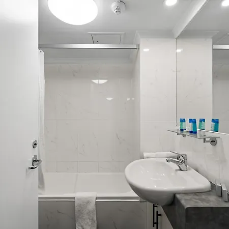 Brunswick Aparthotel 4*