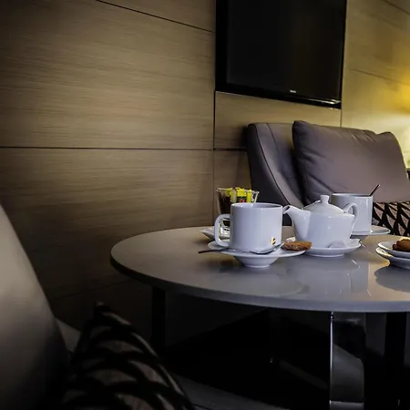 Pullman King George Square Hotel 5*