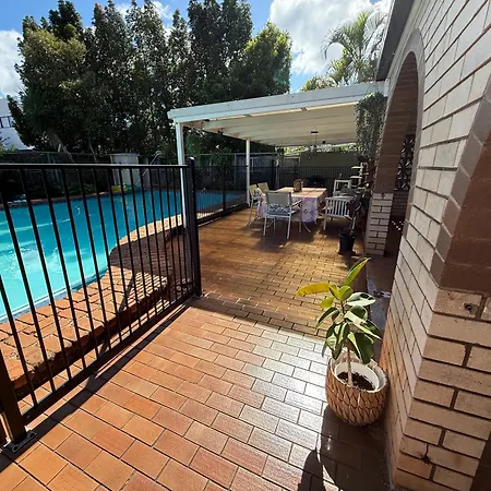 4br Big Family House With Huge Pool