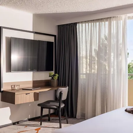 Mercure Spring Hill 4*