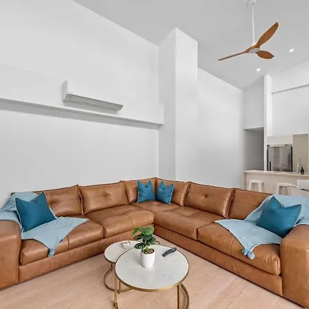 Hidden Oasis! 2bed/2bath/1car ~ 5mins To Cbd