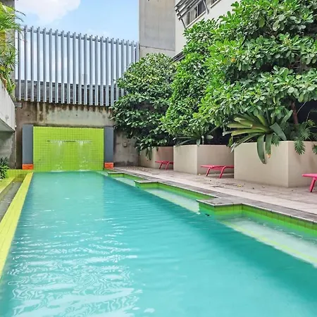 Hidden Oasis! 2bed/2bath/1car ~ 5mins To Cbd