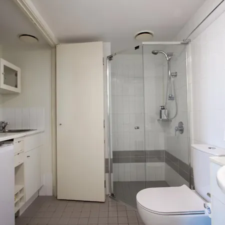1 Bed Near Eagle Street Inn