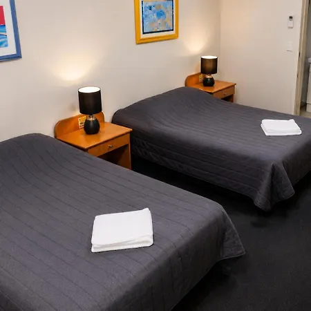 Queensport Hotel Motel