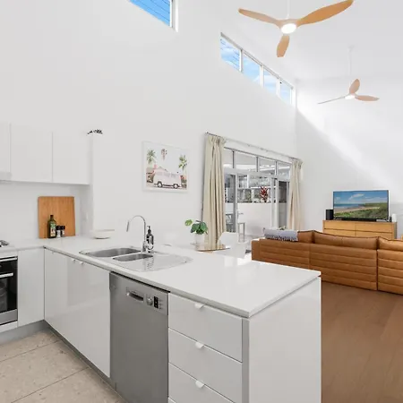 Hidden Oasis! 2bed/2bath/1car ~ 5mins To Cbd *
