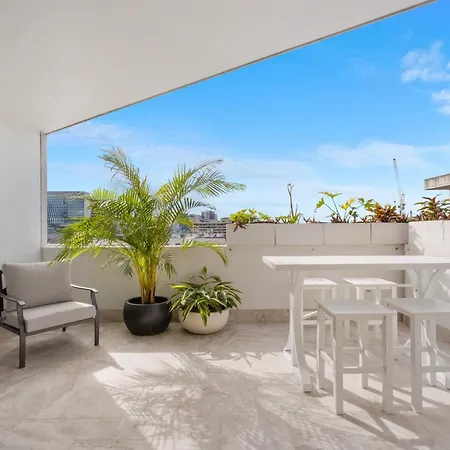 Hidden Oasis! 2bed/2bath/1car ~ 5mins To Cbd