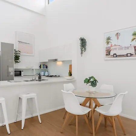 Hidden Oasis! 2bed/2bath/1car ~ 5mins To Cbd Brisbane