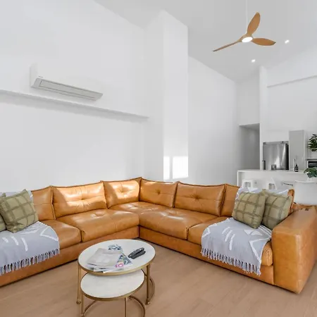 Hidden Oasis! 2bed/2bath/1car ~ 5mins To Cbd *