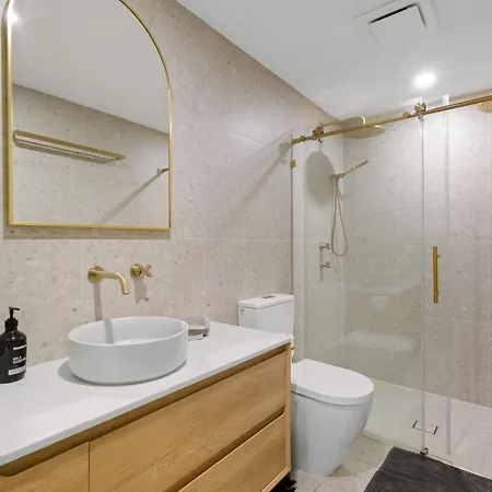 Apartment Hidden Oasis! 2bed/2bath/1car ~ 5mins To Cbd *