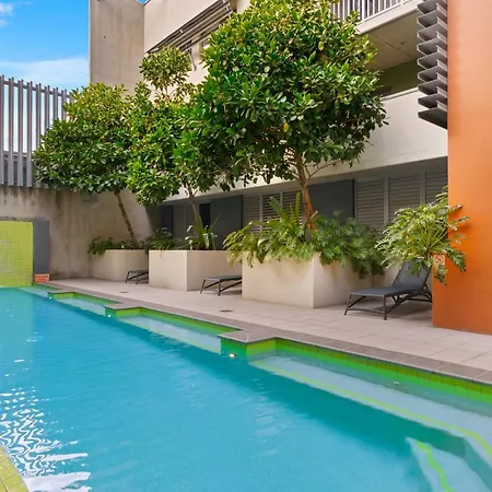 Hidden Oasis! 2bed/2bath/1car ~ 5mins To Cbd *