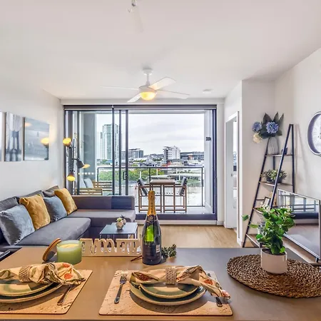 Modern Homely 2br W Parking Bowen Hills Apartment Brisbane