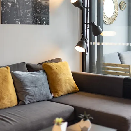 Apartment Modern Homely 2br W Parking Bowen Hills *