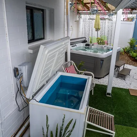 Hot Tub, Ice Bath, Gym, Sauna, Pool Table Coorparoo Haven *