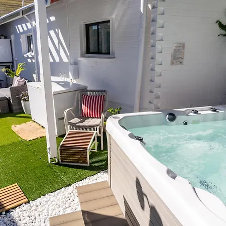 Hot Tub, Ice Bath, Gym, Sauna, Pool Table Coorparoo Haven Homestay *