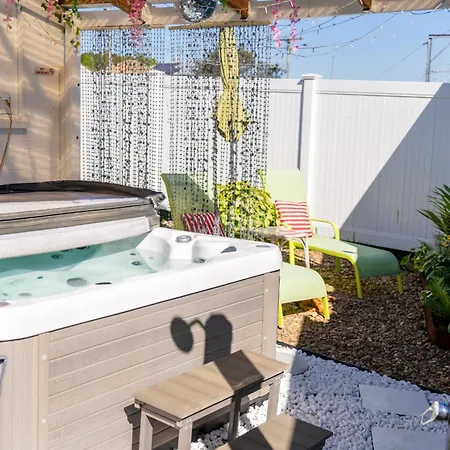 Hot Tub, Ice Bath, Gym, Sauna, Pool Table Coorparoo Haven * Brisbane