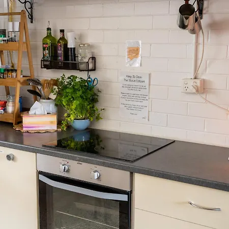 Homestay Hot Tub, Ice Bath, Gym, Sauna, Pool Table Coorparoo Haven