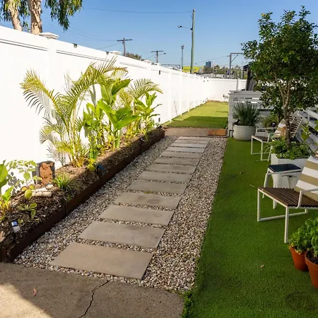 Homestay Hot Tub, Ice Bath, Gym, Sauna, Pool Table Coorparoo Haven Brisbane