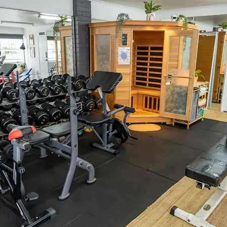 Hot Tub, Ice Bath, Gym, Sauna, Pool Table Coorparoo Haven Homestay Brisbane