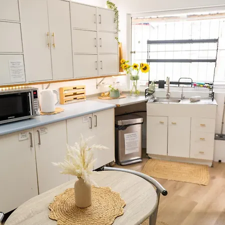 Hot Tub, Ice Bath, Gym, Sauna, Pool Table Coorparoo Haven *