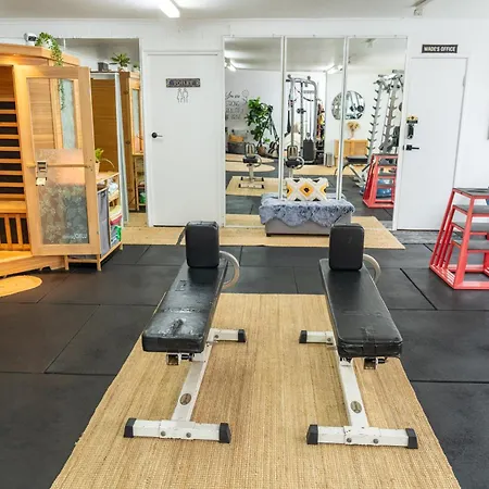 Hot Tub, Ice Bath, Gym, Sauna, Pool Table Coorparoo Haven Brisbane