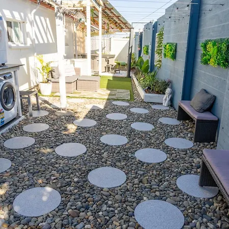 Hot Tub, Ice Bath, Gym, Sauna, Pool Table Coorparoo Haven Homestay Brisbane