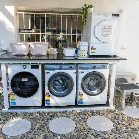 Hot Tub, Ice Bath, Gym, Sauna, Pool Table Coorparoo Haven Homestay *