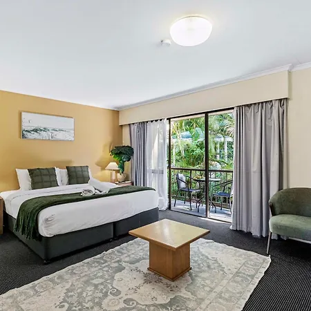 Leafy Retreat Near Shops Motorway Access By Custom Hosting Brisbane