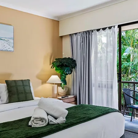 Leafy Retreat Near Shops Motorway Access By Custom Hosting Brisbane
