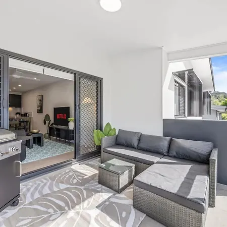 Family Retreat - Free Secure Car Park, Garden Westfield Shopping, Restaurants Apartment