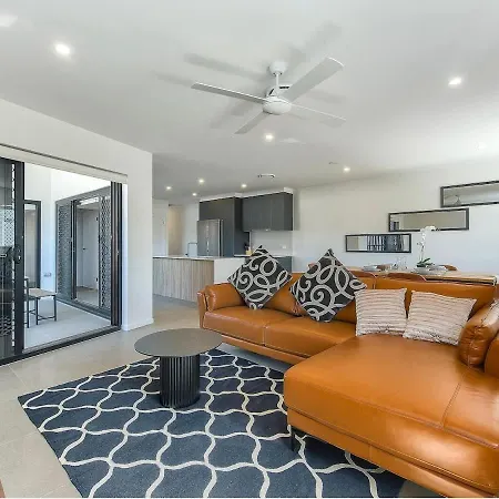 3br Floor With Parking, Ev Friendly & Views South