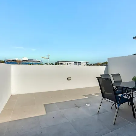Apartment 3br Floor With Parking, Ev Friendly & Views South Brisbane