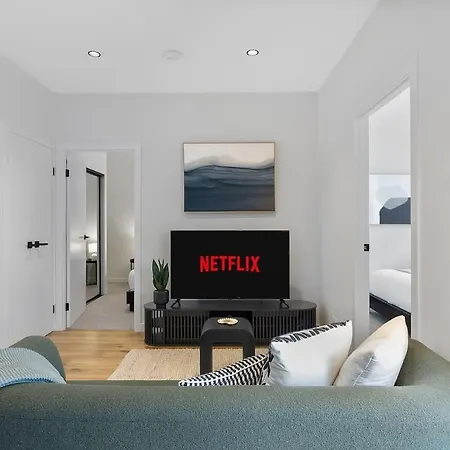 Apartment West End - Free Secure Car Park - Walk To Restaurants - Convention Centre *