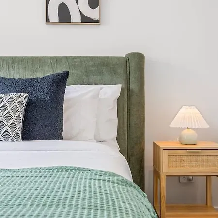 Family Retreat - Free Secure Car Park, Garden Westfield Shopping, Restaurants Apartment Brisbane