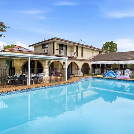 4br Big Family House With Huge Pool * Brisbane