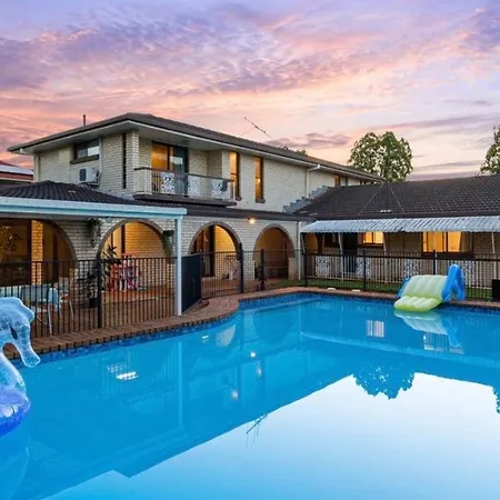 4br Big Family House With Huge Pool Holiday home