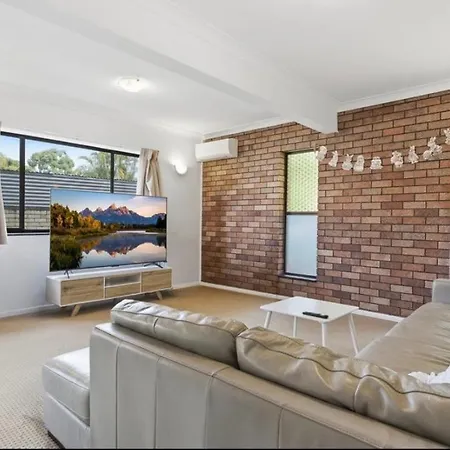 Holiday home 4br Big Family House With Huge Pool Brisbane