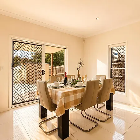 5br Family - Ev Car Point At Home, 2 Master - Near Sunnybank, Qeii, Qsac And Griffith Uni Holiday home Brisbane