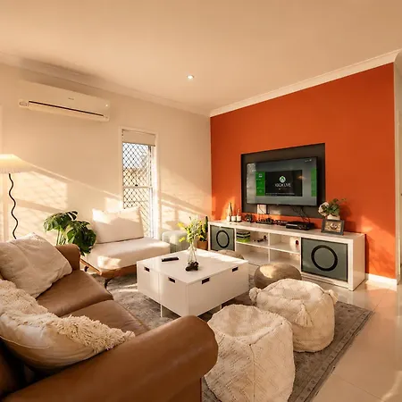 5br Family - Ev Car Point At Home, 2 Master - Near Sunnybank, Qeii, Qsac And Griffith Uni Holiday home *