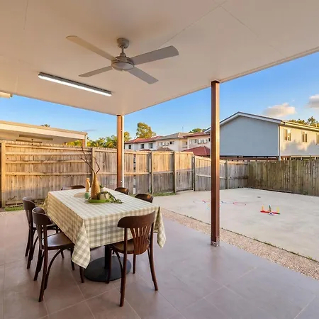 Holiday home 5br Family - Ev Car Point At Home, 2 Master - Near Sunnybank, Qeii, Qsac And Griffith Uni Brisbane