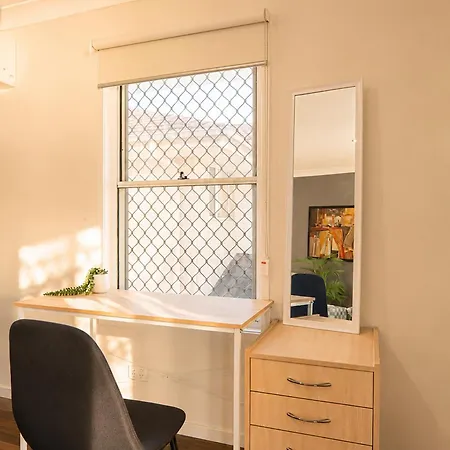 Holiday home 5br Family - Ev Car Point At Home, 2 Master - Near Sunnybank, Qeii, Qsac And Griffith Uni