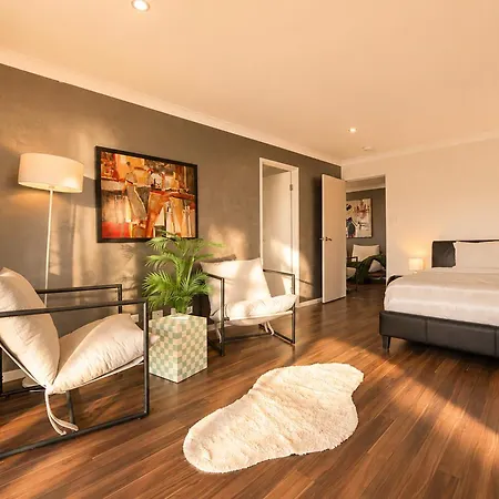 5br Family - Ev Car Point At Home, 2 Master - Near Sunnybank, Qeii, Qsac And Griffith Uni