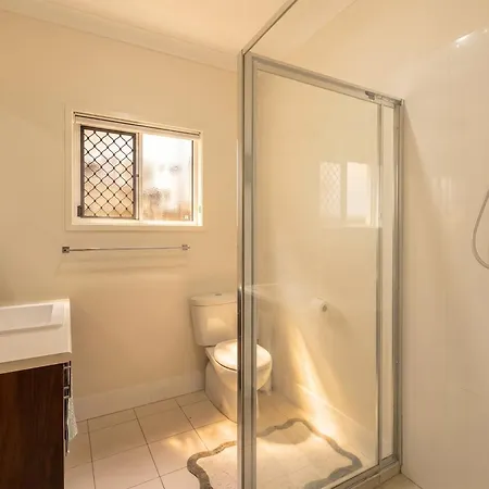 5br Family - Ev Car Point At Home, 2 Master - Near Sunnybank, Qeii, Qsac And Griffith Uni Holiday home