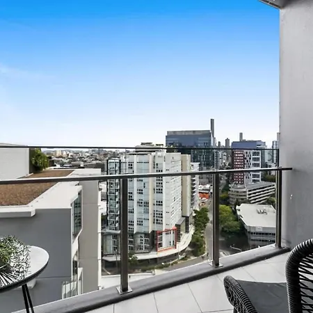 Apartment Capri - Free Secure Parking Brisbane